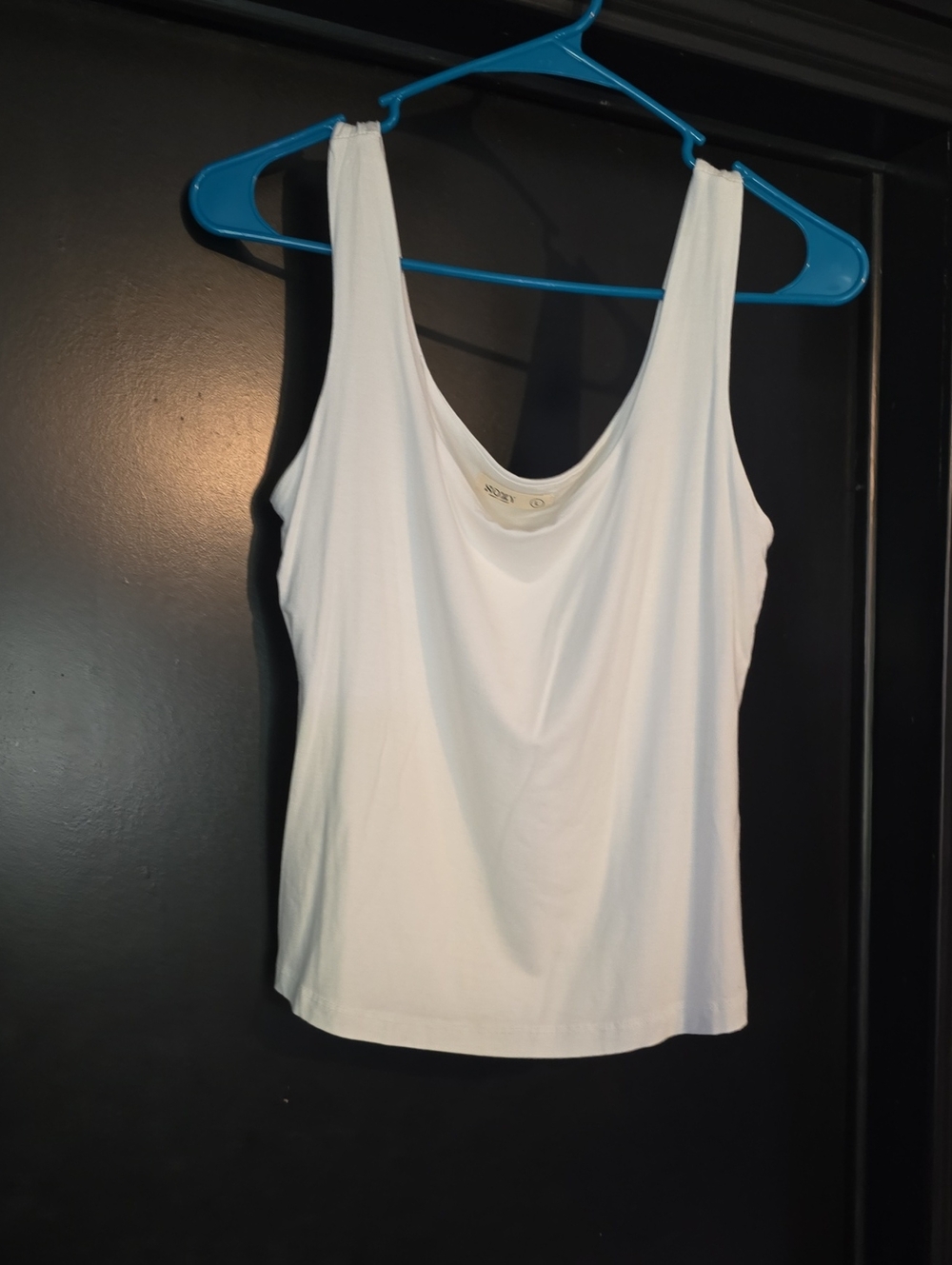 Classic White Scoop Tank Top — Women’s Essential